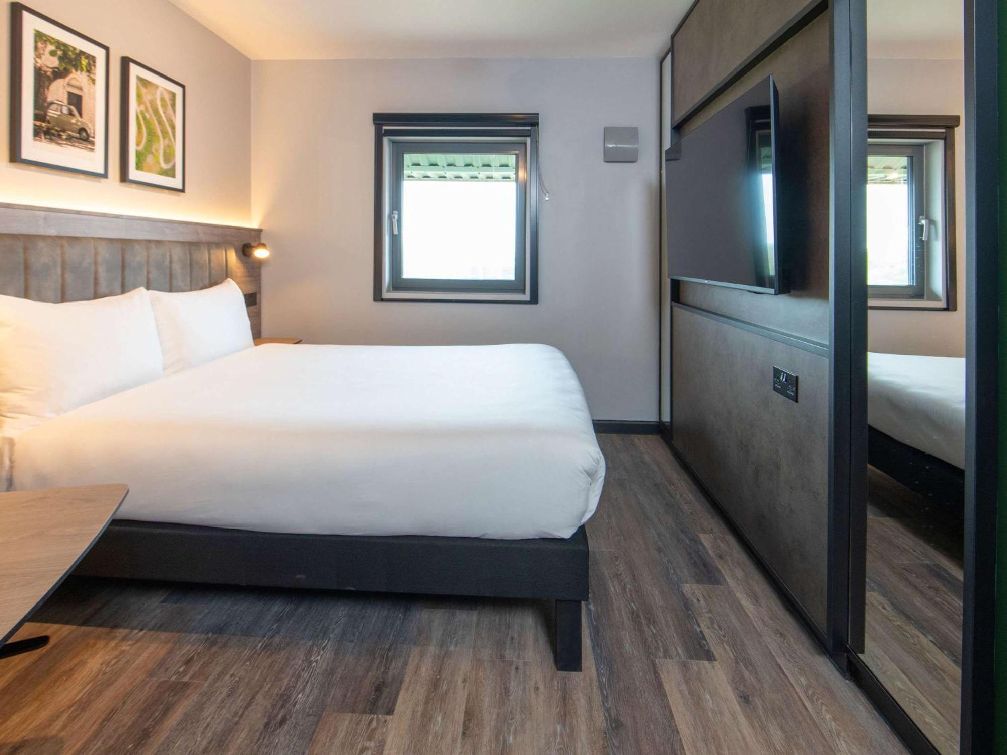 Готель Ibis Styles London Gatwick Airport Кролі Екстер'єр фото