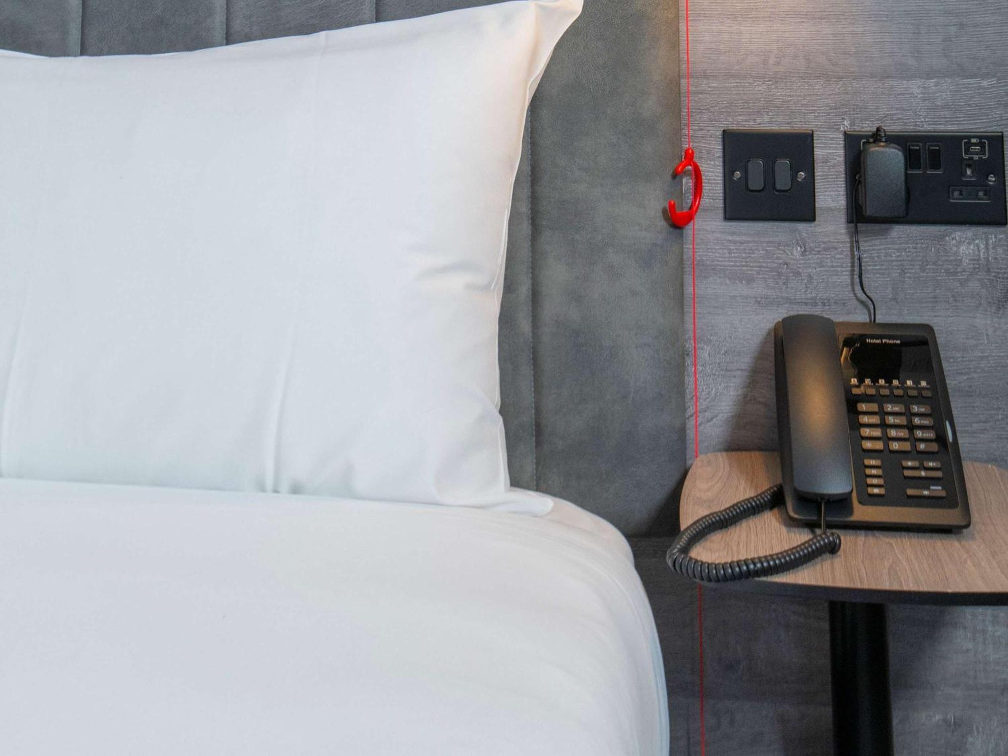 Готель Ibis Styles London Gatwick Airport Кролі Екстер'єр фото