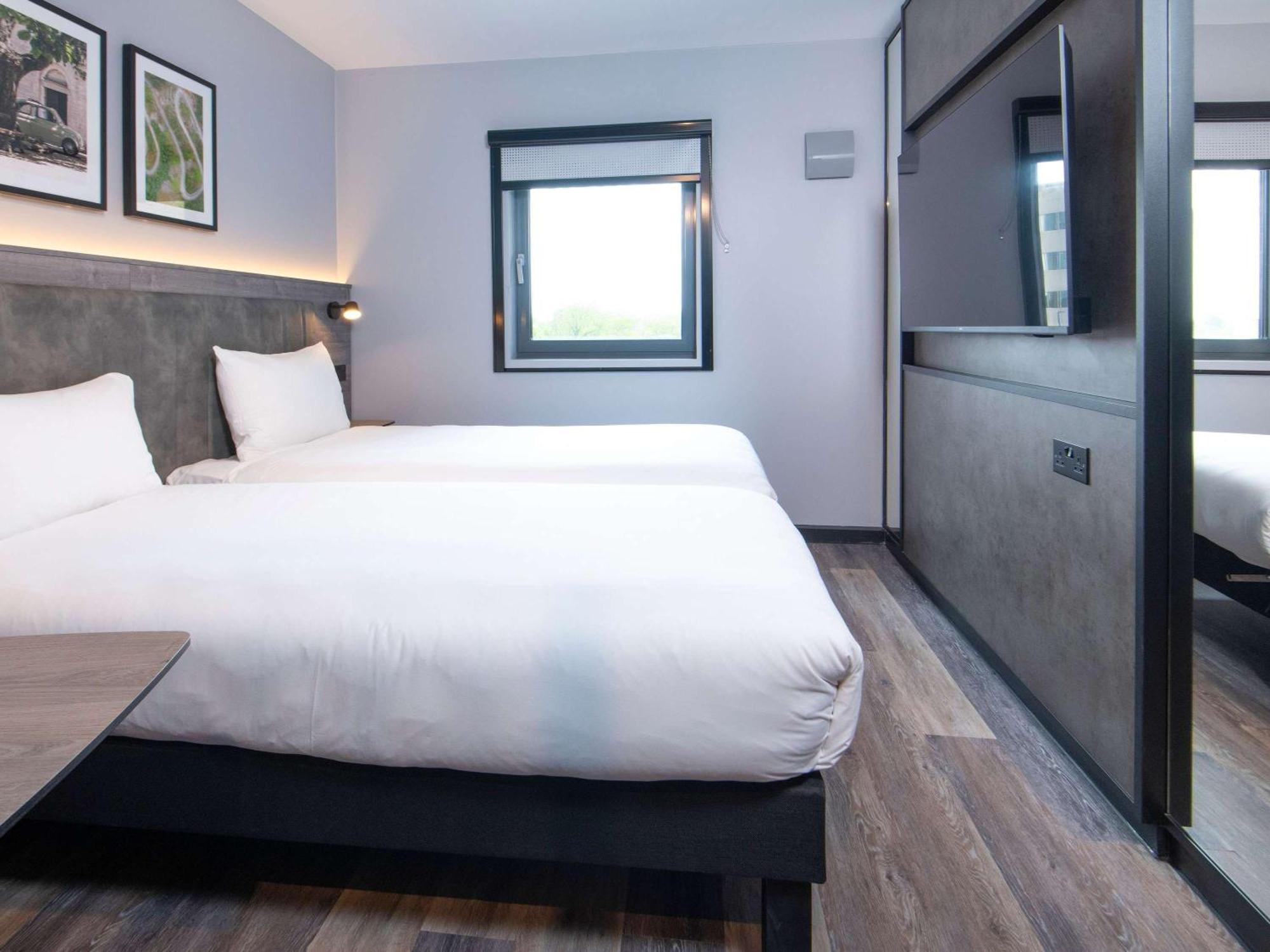 Готель Ibis Styles London Gatwick Airport Кролі Екстер'єр фото