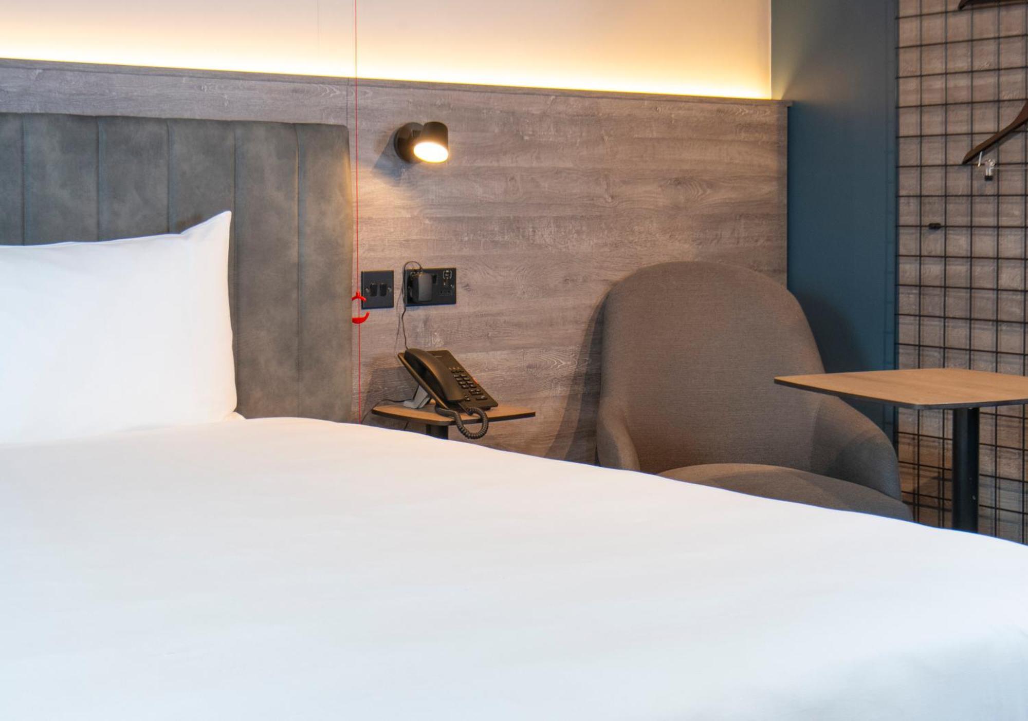 Готель Ibis Styles London Gatwick Airport Кролі Екстер'єр фото